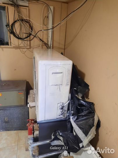 Внутренний и наружный блоки кондиционера