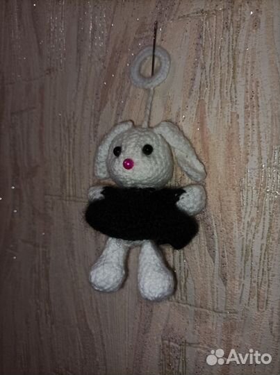 Вязаные игрушки зайчик