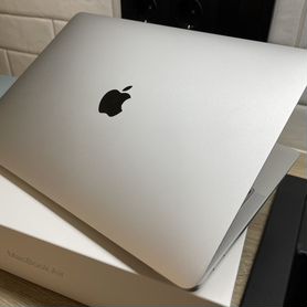 Macbook Air 2020 (Идеал, 85 циклов)
