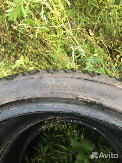 Continental VancoWinter 2 225/40 R19 и 255/35 R19
