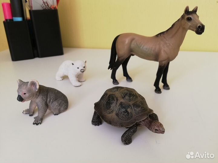 Schleich фигурки черепаха жеребец ахалтекинский