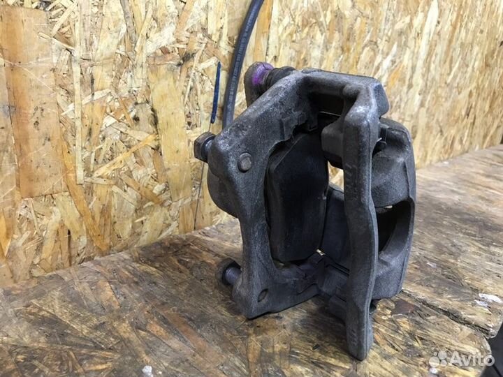 Суппорт тормозной передний левый Nissan Almera G15