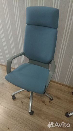Офисное кресло