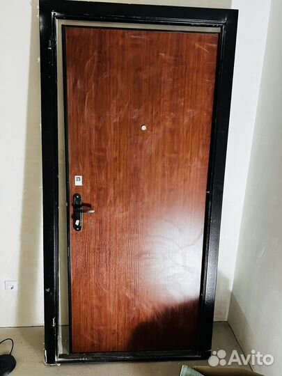 Дверь входная металлическая