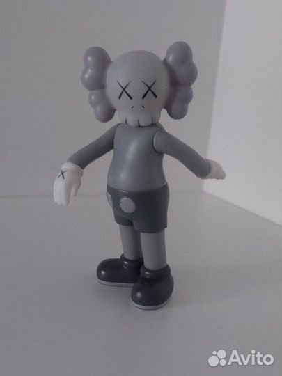 Фигурка kaws