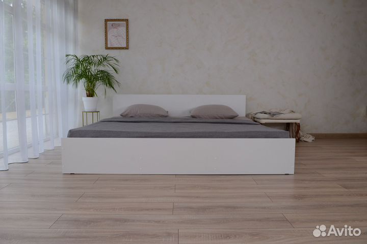 Кровать белая с матрасом 180х200 новая Милена
