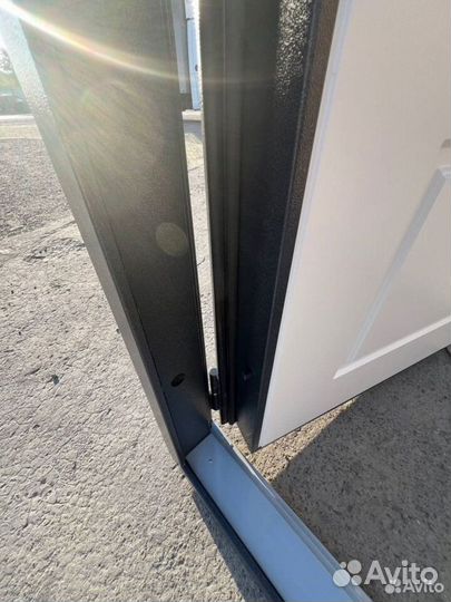 Дверь входная уличная