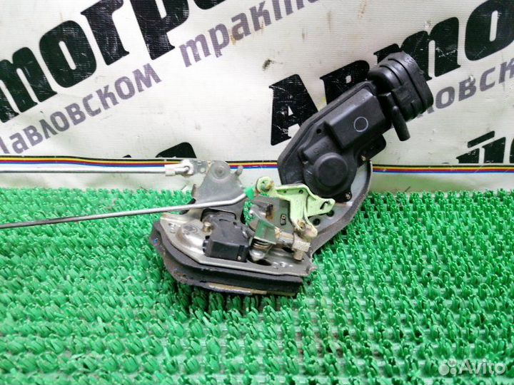 Замок двери задний правый Toyota Corona Premio