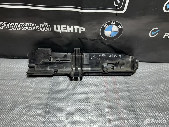 Кронштейн радиатора BMW E90, E93, E81