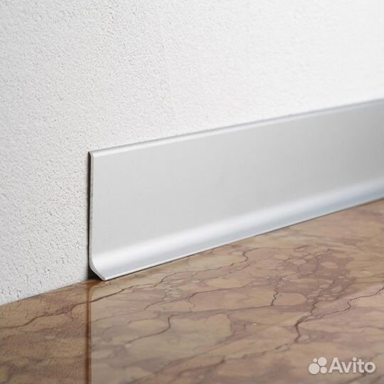 Плинтус алюминиевый