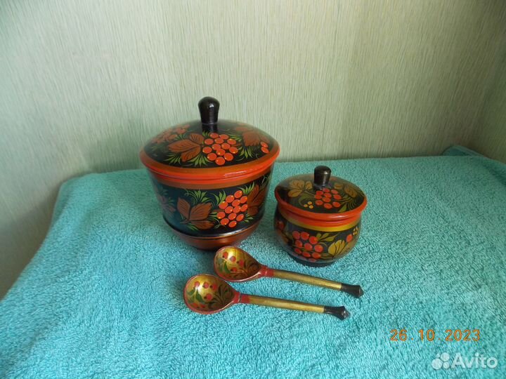 Деревянная посуда с хохломской росписью