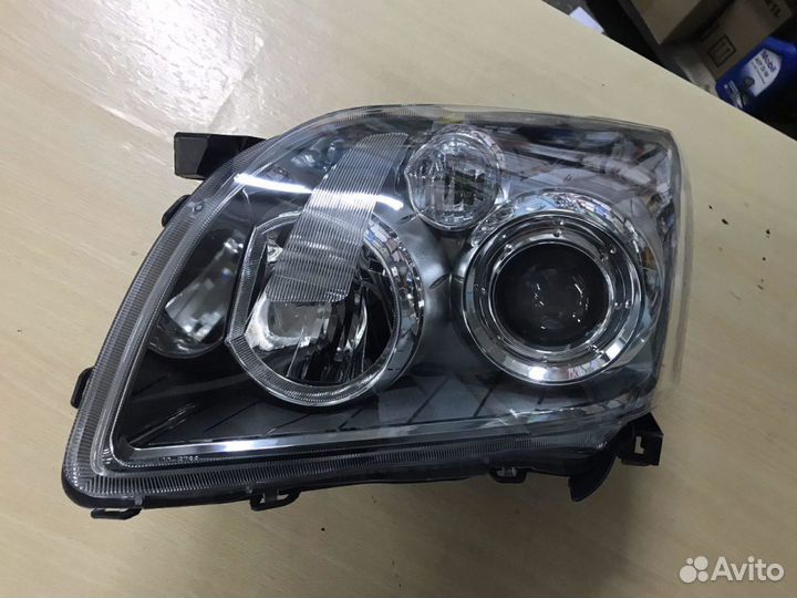 Фара левая Toyota Avensis T25 2006-2009
