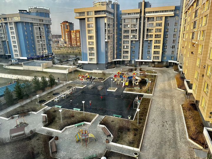 2-к. квартира, 82 м², 3/10 эт.