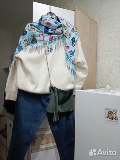 Джинсы,кофта, платок, сумочка