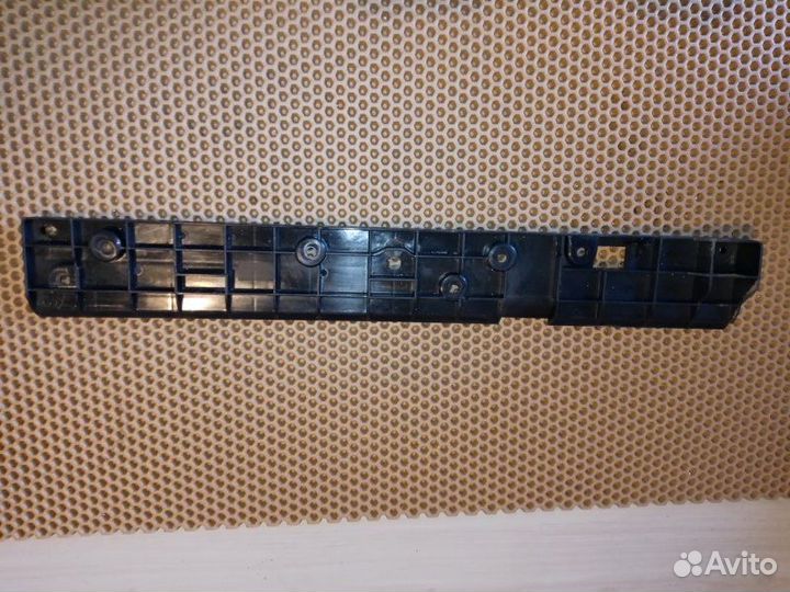 Кронштейн порога передний правый Audi A8 D4 long