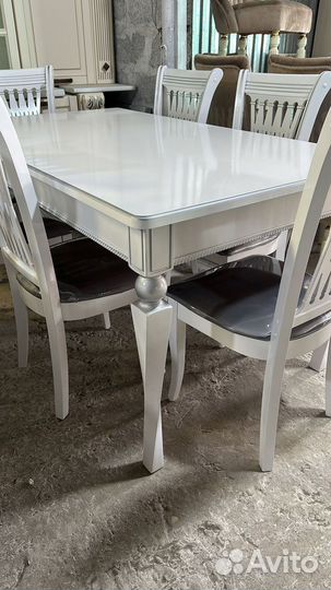 Стол и стулья
