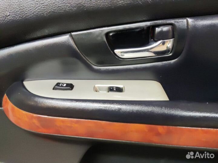 Обшивка боковой двери передняя правая Lexus Rx 350