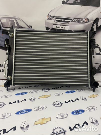 Радиатор охлаждения на Kia Rio 3 /Solaris 1 AT