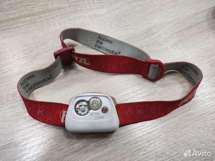 Налобный фонарь Petzl Actik Core