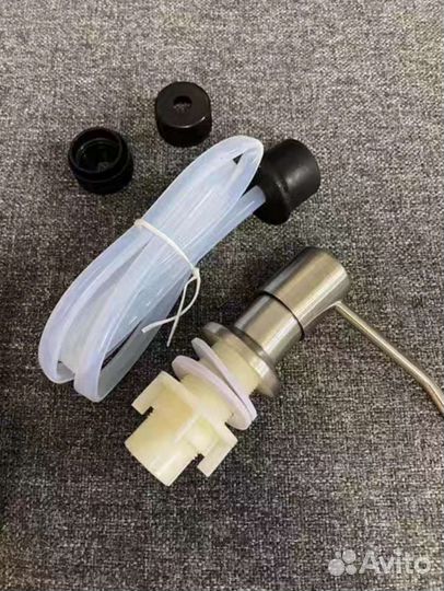 Дозатор для жидкого мыла с шлангом