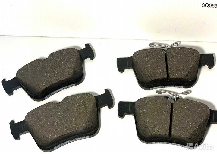 Тормозные колодки Volkswagen 3Q0698451F