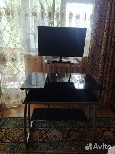 Стол стеклянный для компьютера