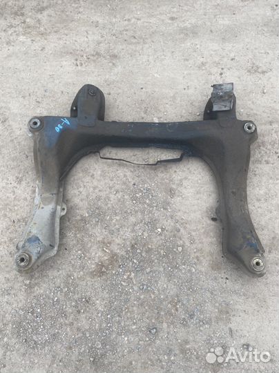 Подрамник Audi 80