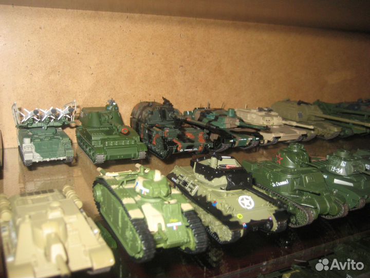 80 масштабных моделей бронетехники (1/72)