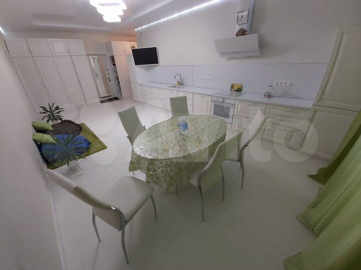 2-к. квартира, 84 м², 1/17 эт.