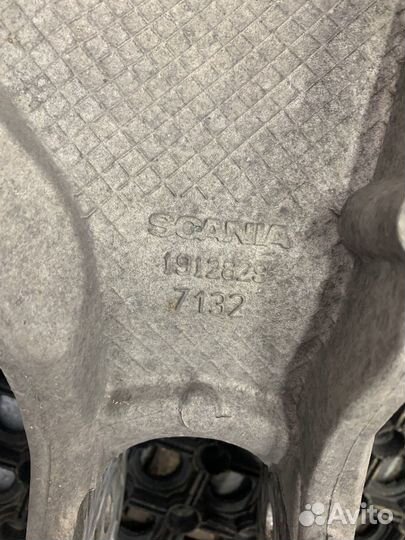 1912829 Кронштейн кабины передний правый