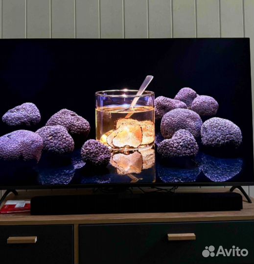 Огромный телевизор qled 4K с интернетом