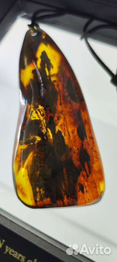 Кулон янтарь