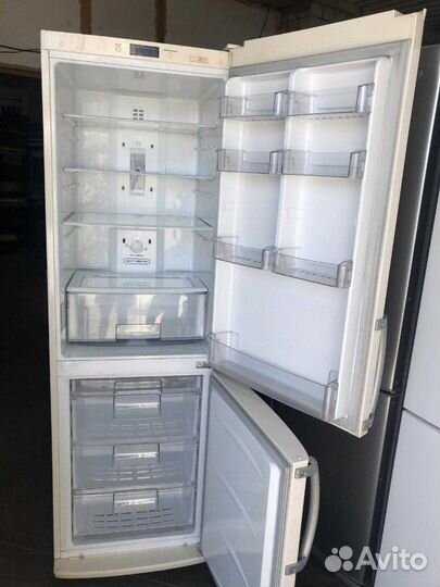 Холодильник Lg. No frost. бежево-кремовый