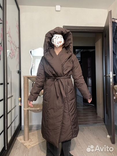 Зимний пуховик с капюшоном