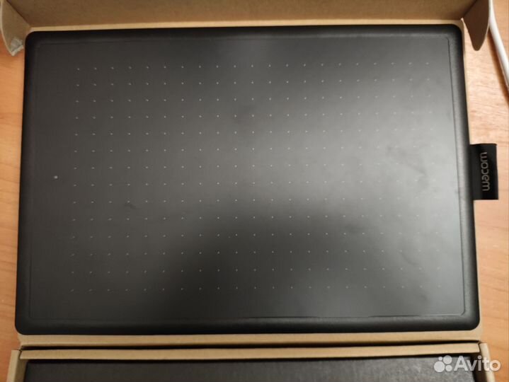 Графический планшет One by Wacom 2 Medium 2540 ipi