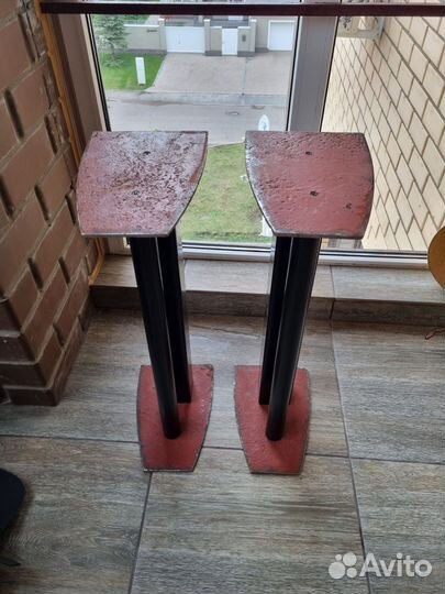 Стойки для полочной акустики