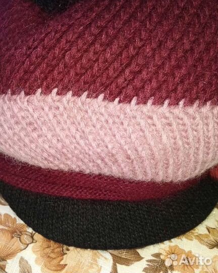 Две шапки вязаные женские