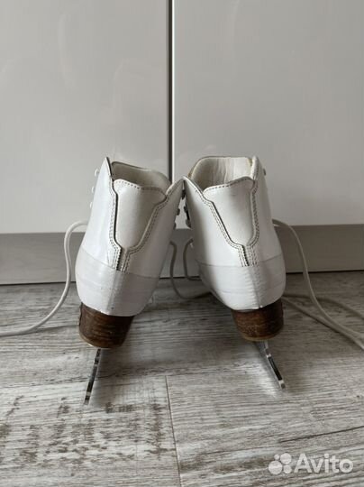 Фигурные коньки risport