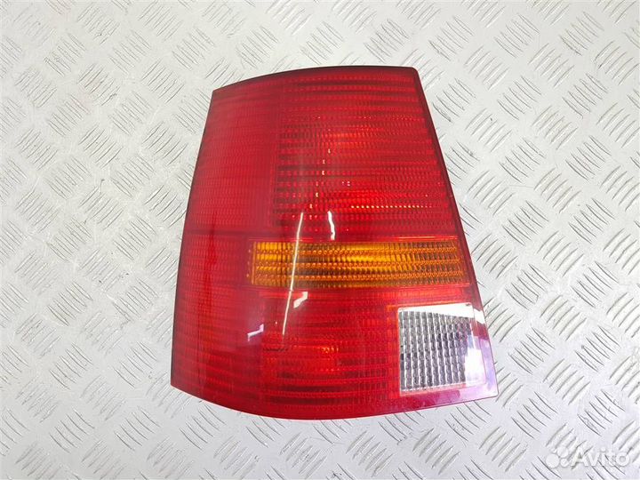 Фонарь задний левый Volkswagen Golf 4