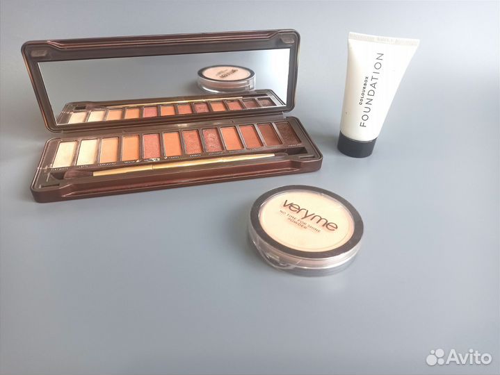 Набор косметики пакетом бу тени тоналка пудра