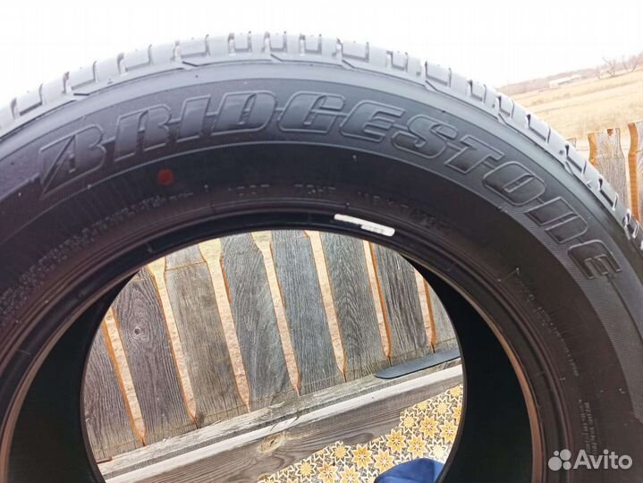 Bridgestone Dueler H/L 215/65 R16