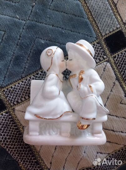 Статуэтка фарфоровая
