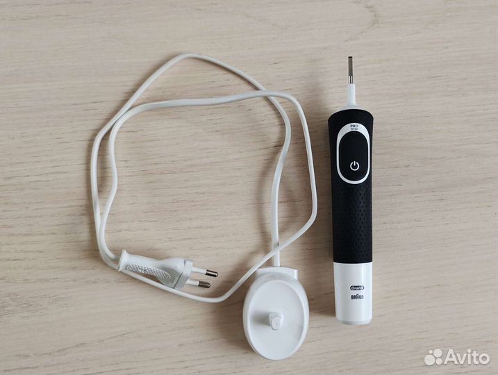 Электрическая зубная щетка Oral-B Vitality D100