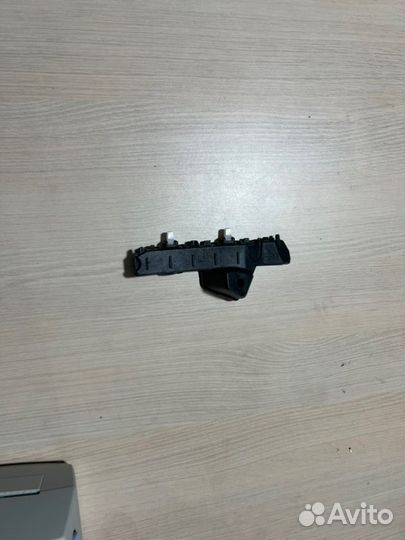 Крепление бампера(кронштейн) переднее правое