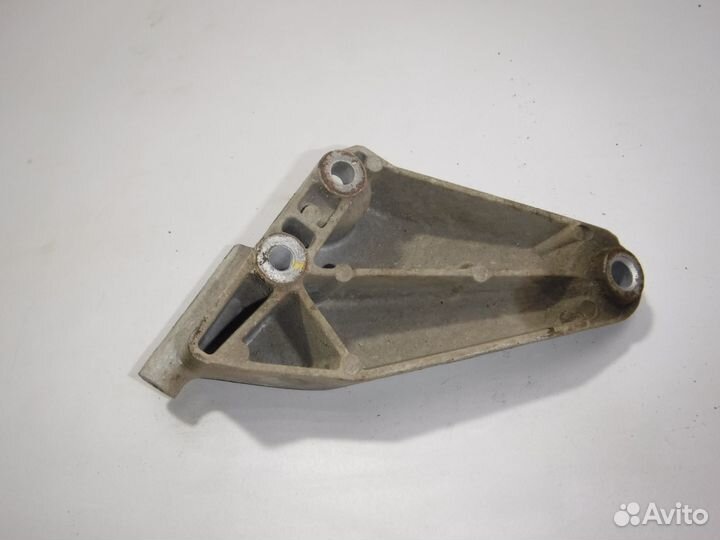 Кронштейн генератора Chevrolet Cruze