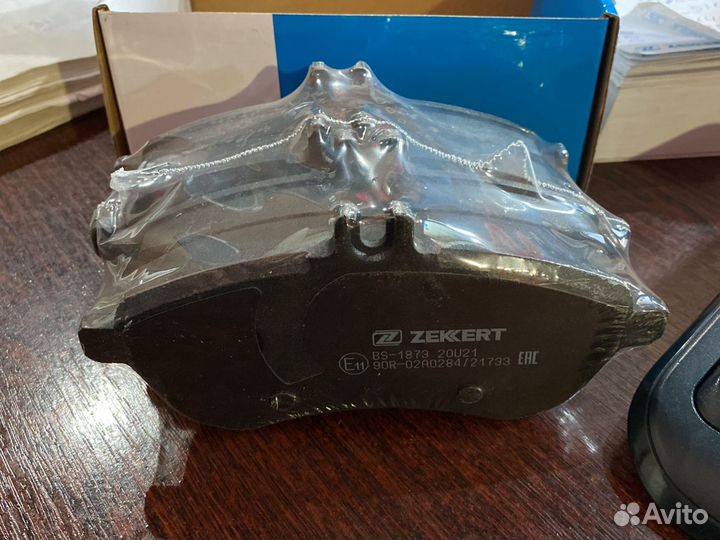 Колодки тормозные передние на Mercedes E 211