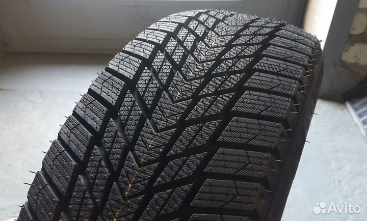 Nexen Winguard Ice Plus 215/55 R17 98T