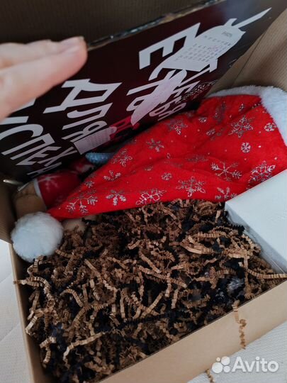 Новогодние игрушки, книги