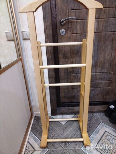 Вешалка для одежды напольная деревянная