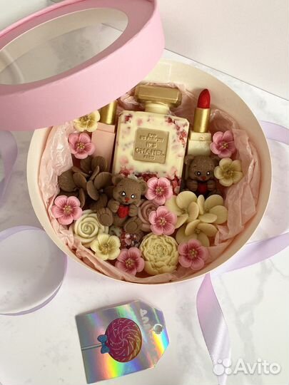 Шоколадные наборы, фигурки, цветы, букеты